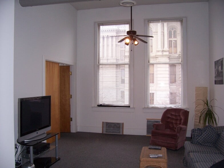 Building Photo - 122 N 3rd St