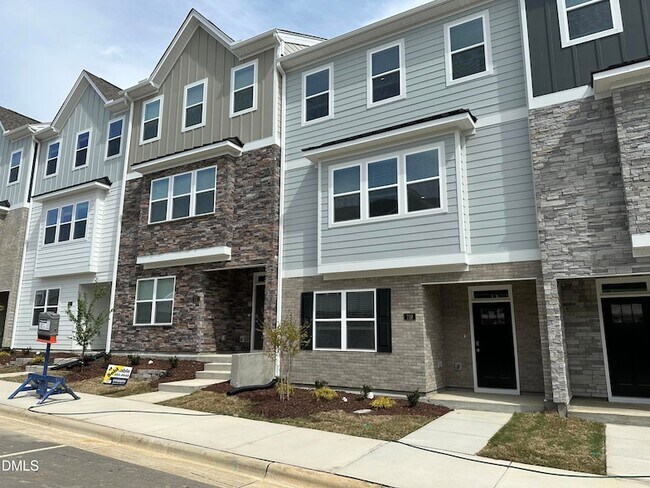 Building Photo - 719 Lucky Clover Wy