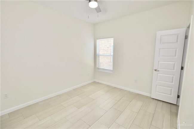 Building Photo - 18 Israel E Ave