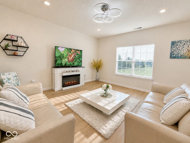 Building Photo - 5872 Wintersweet Ln