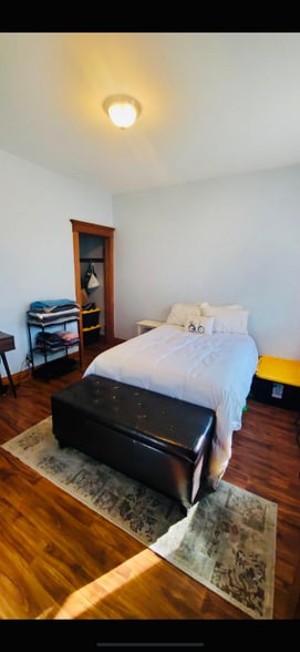 Building Photo - 2118 W Warner Ave