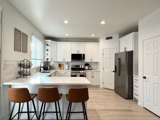 Building Photo - 297 Mildred St