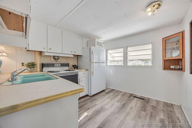 Building Photo - 14556 Glenview Dr