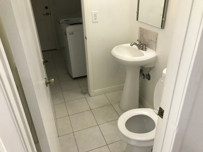Building Photo - 2 Story, 5 Bedrooms, 2.5 Bathroom, Pool
