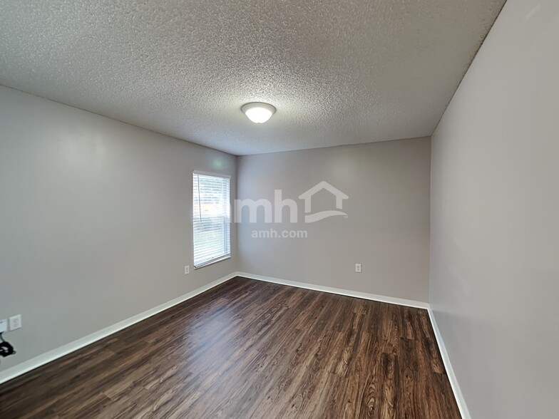 Building Photo - 1412 Old Millpond Rd