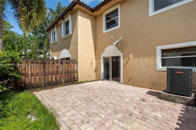 Building Photo - 12722 SW 49th Ct