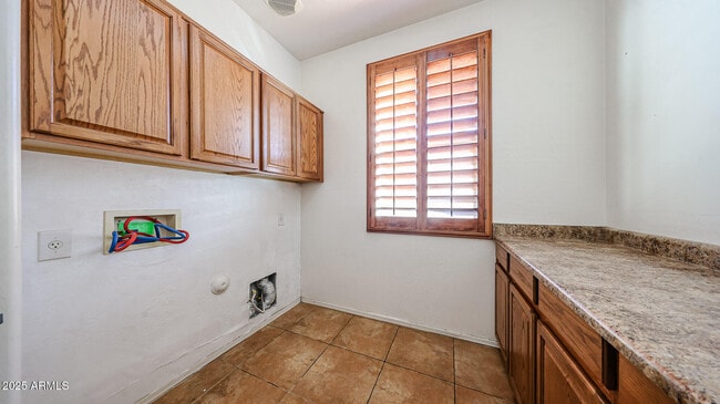 Building Photo - 7015 W Southgate Ave