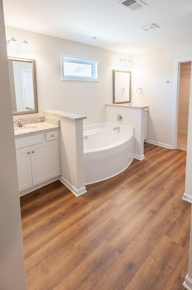 Building Photo - 220 Carvel Trl