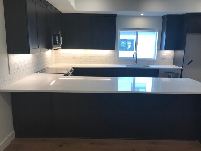 Building Photo - 6982 S Brookhill Dr