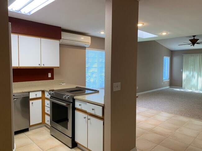 Building Photo - 2 Bed 2 Bath Summerwood Village Condo! Move In Special!