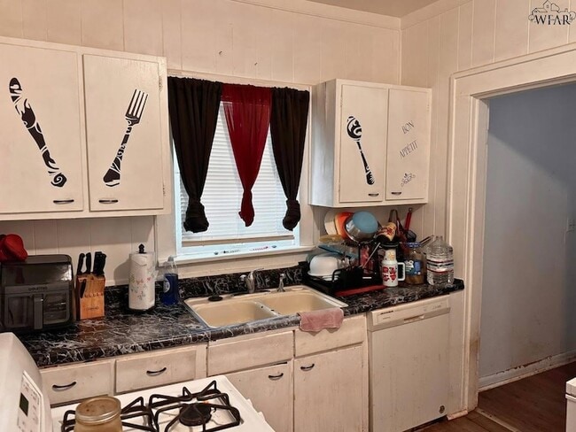 Building Photo - 2812 Ave R