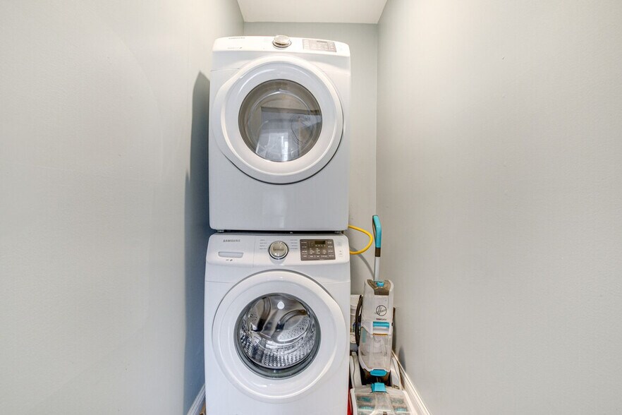 Building Photo - 4904 W Fulton St