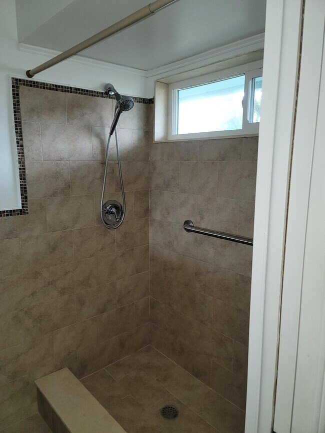 Building Photo - 1680 NE 34th Lane B Oakland Park Fl 33334