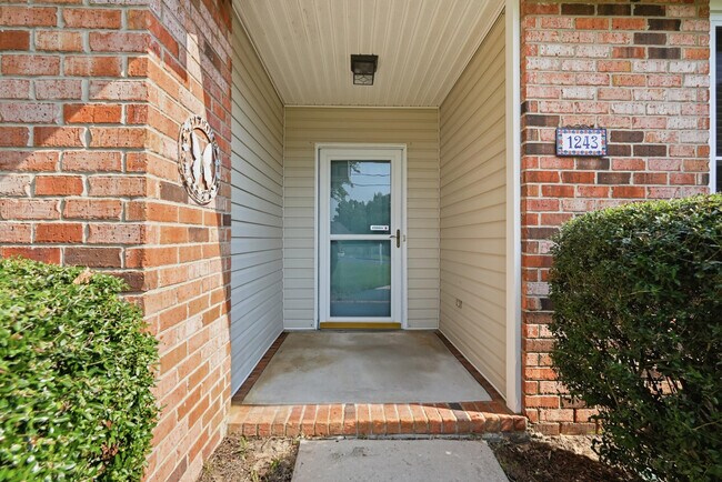 Building Photo - 1243 Jefferyscot Dr
