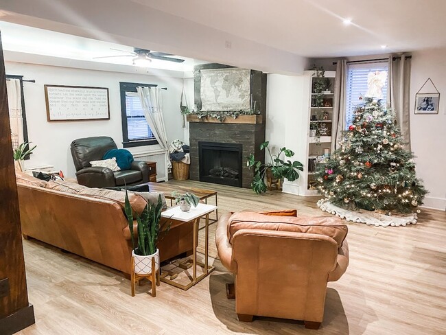 Building Photo - Stunning 5-bedroom in Conestoga Valley School District