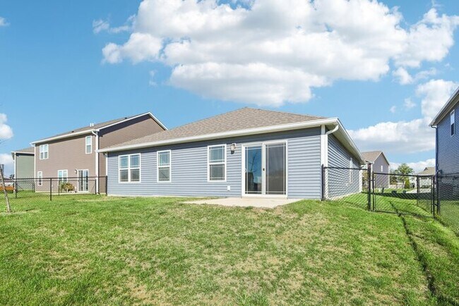 Building Photo - Fantastic 3bd/2ba home! Coming soon!