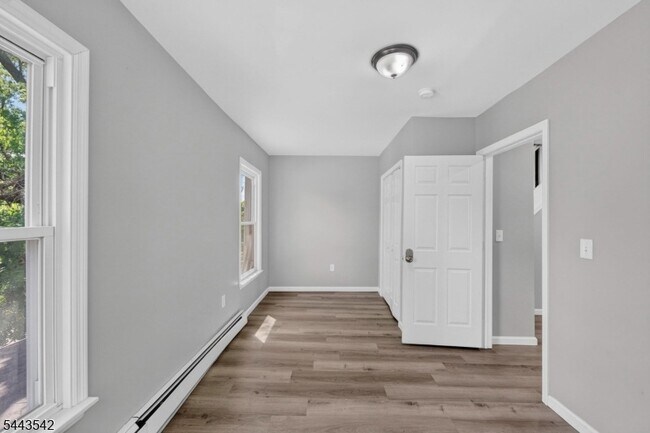 Building Photo - 439 7th Ave
