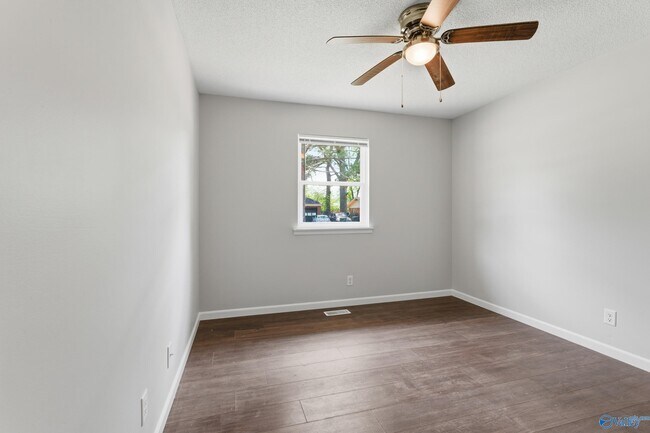 Building Photo - 1504 Faye St SW