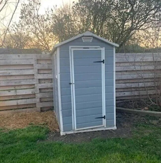 Building Photo - 5260 South St