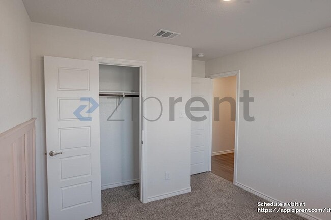 Building Photo - Unit