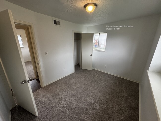 Building Photo - 3156 SW 71st St