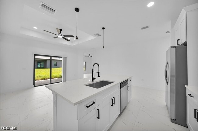 Building Photo - 4986 Fairway Ct