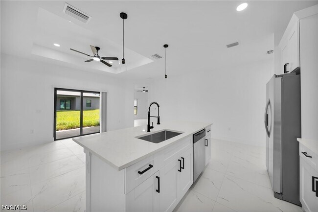 Building Photo - 4987 Fairway Ct