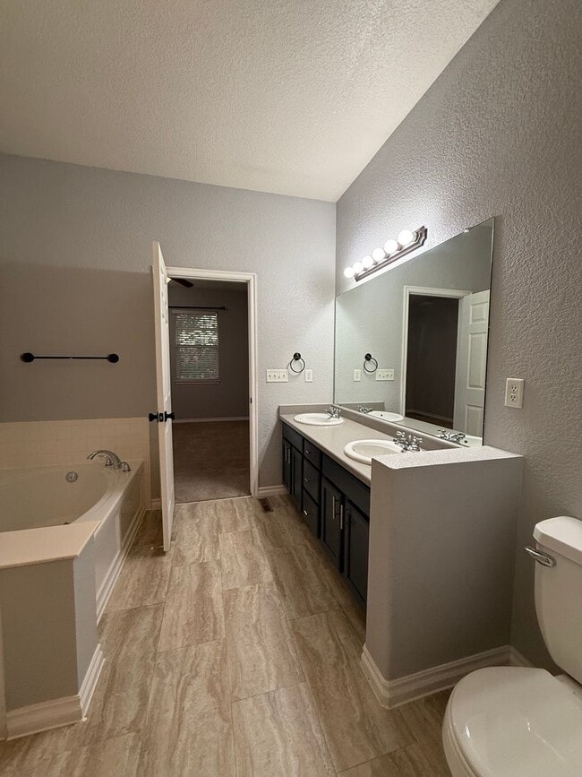 Building Photo - Bright and Modern 3-Bed, 2.5-Bath Townhous...