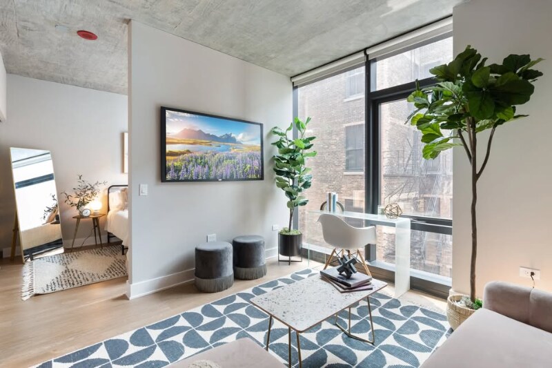 Building Photo - 352 S Aberdeen St