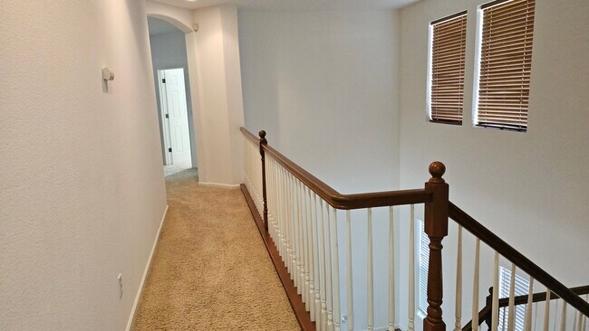 Building Photo - 5012 Crest Dr