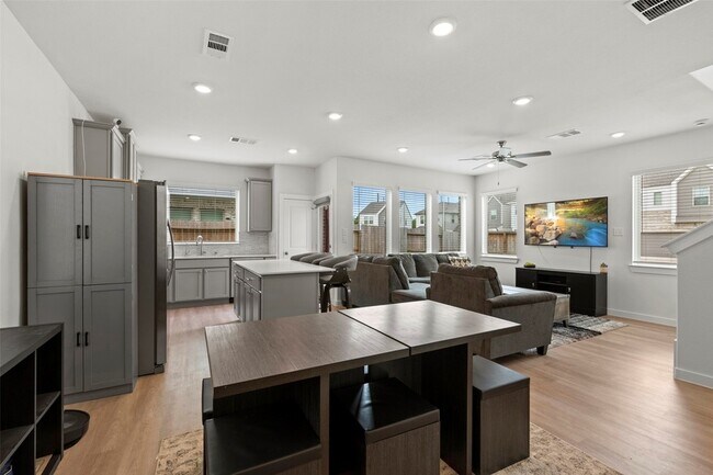 Building Photo - 31931 Abington Vlg Wy