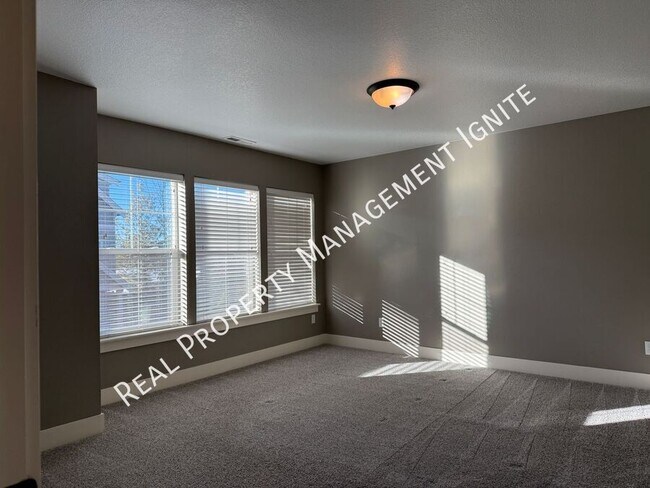 Building Photo - 1032 SE Leonel Ln