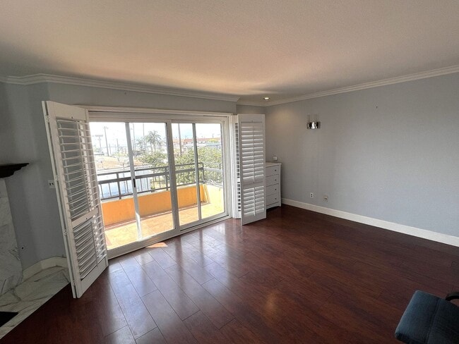 Building Photo - Modern Beachside Living – 2-Bed, 2.5-Bath ...