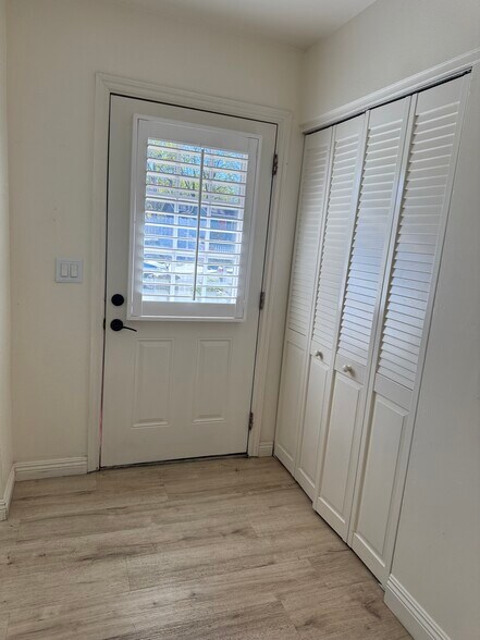 Building Photo - 1121 Calle Tulipan