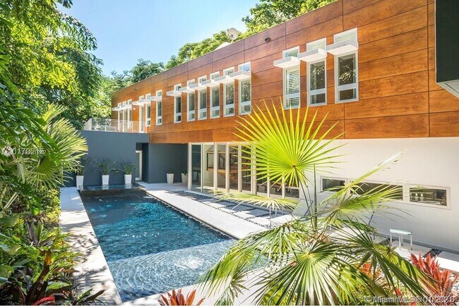 Building Photo - 3503 Banyan Cir