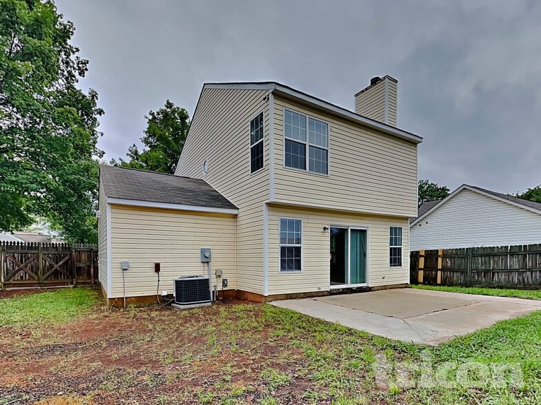 Building Photo - 11136 White Stag Dr