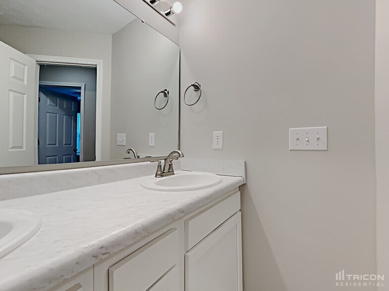 Building Photo - 1096 Tomahawk Pl