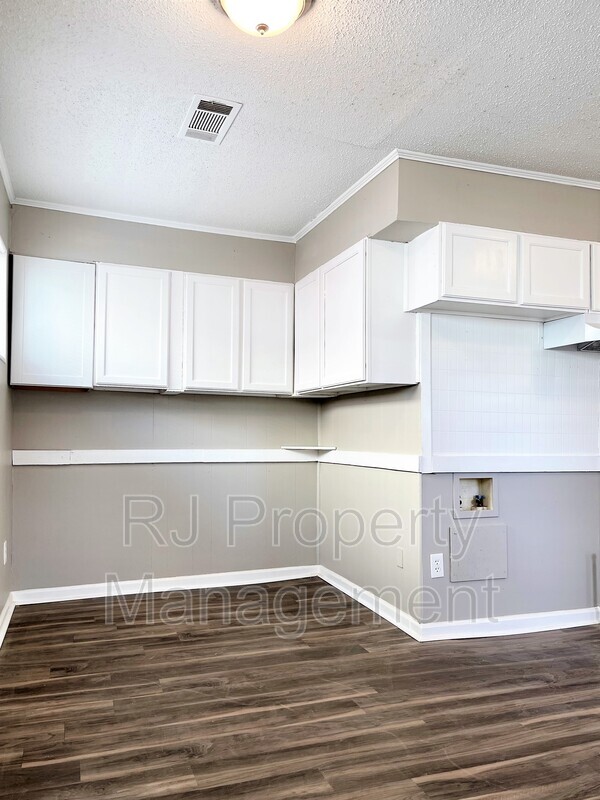 Building Photo - 1639 Shadowlawn Blvd