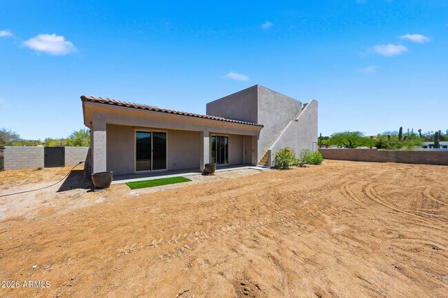 Building Photo - 6896 E Lomas Verdes Dr