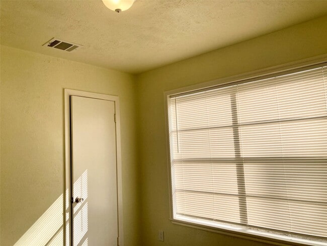 Building Photo - 10124 Homestead Rd