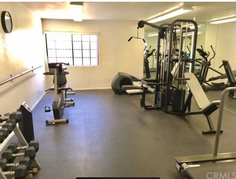 Building Photo - 441 E San Jose Ave