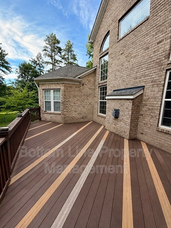 Building Photo - 8045 Talcott Dr