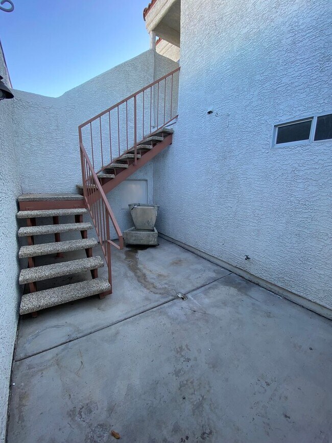 Building Photo - Americana Property Mgmt - Condo 2b - 2b in...