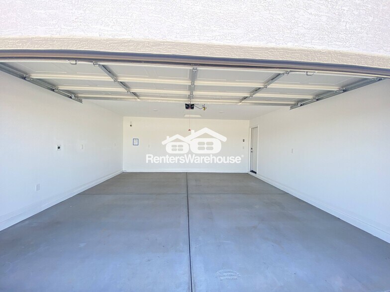 Building Photo - 17500 N Toledo Ave