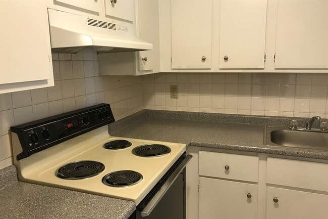 Building Photo - 95 Powers St