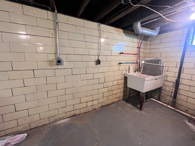 basement laundry - 1673 Bancroft Ave