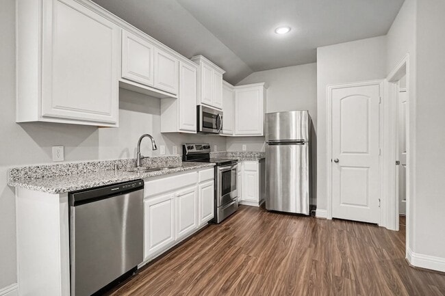 Building Photo - 1425 Waverley Dr