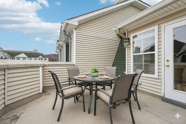 Building Photo - 10 Bridge Ln