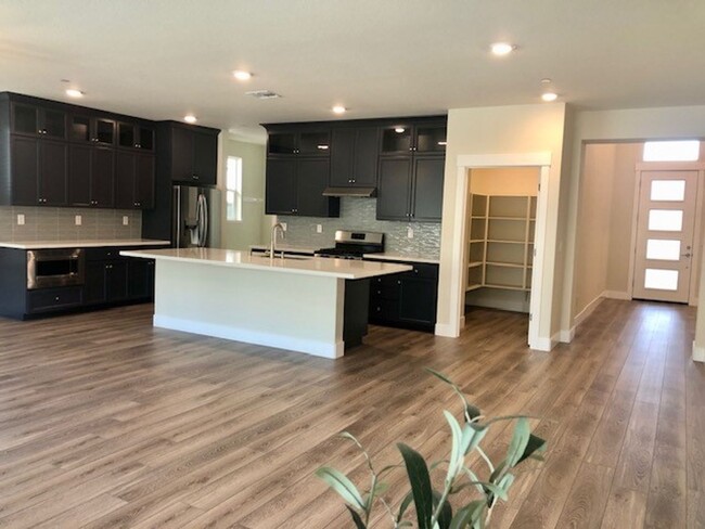 Building Photo - Beautiful 3-Bedroom Home in Russell Ranch ...