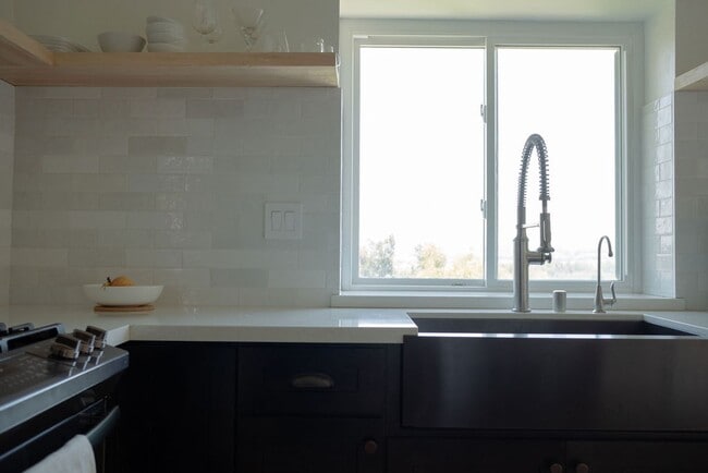 Building Photo - Gorgeous 3 Bedroom 3 Bathroom Corona Home ...